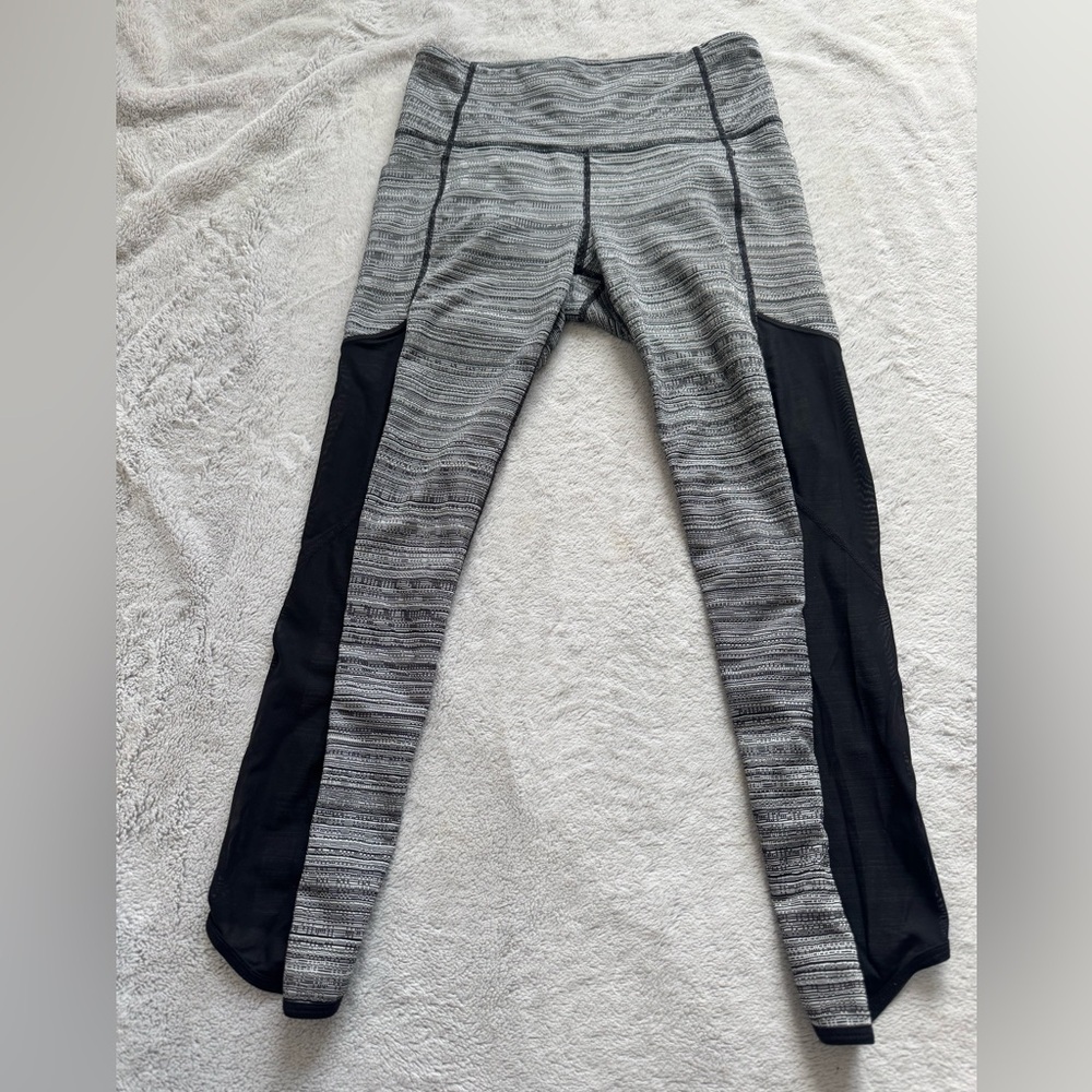 Athleta Gray and Black Jacquard Athletic Leggings with Mesh Leg Size Small